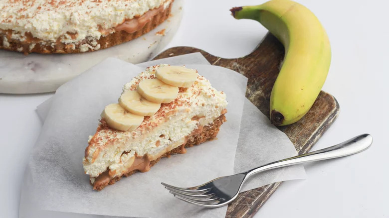 banoffee pie with whole banana