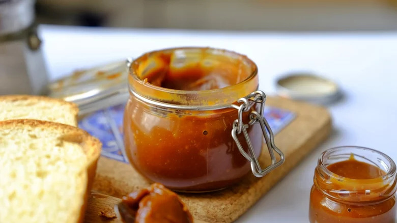 jar of caramel filling with slices of bread