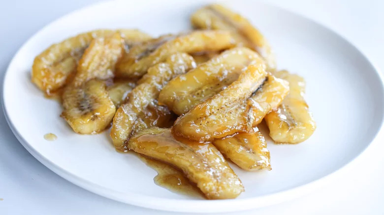 plate with caramelized bananas