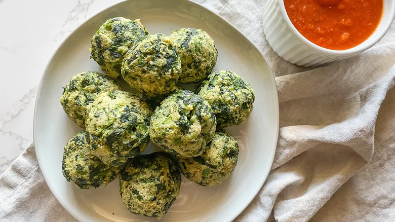 Cheese and spinach balls with tomato dip