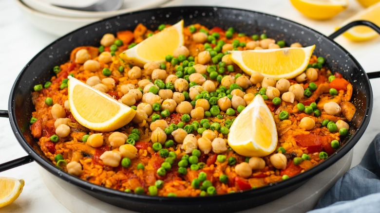 vegan paella in pan