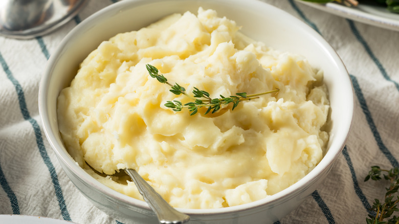 bowl of garlic mashed potatoes