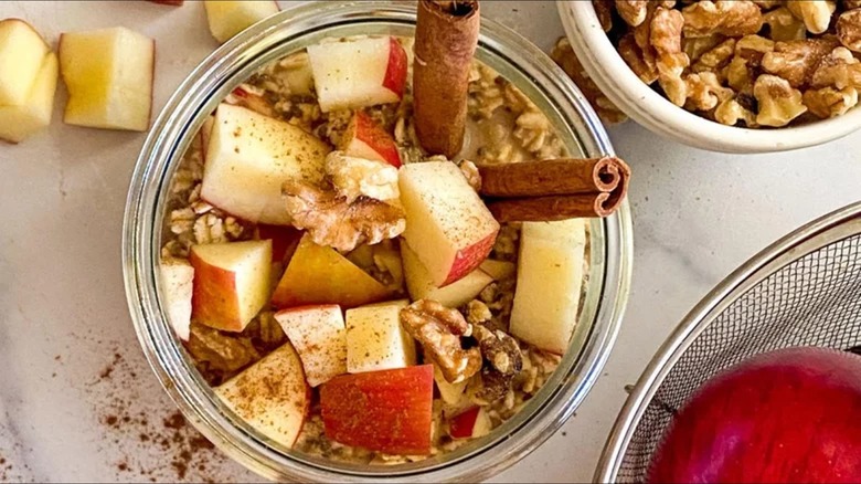 apple spiced overnight oats