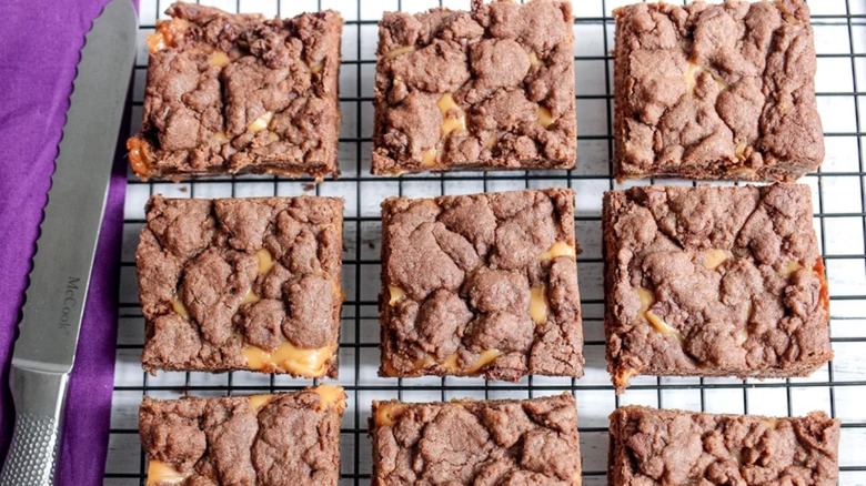 5-Ingredient Chocolate Caramel Cookie Bars