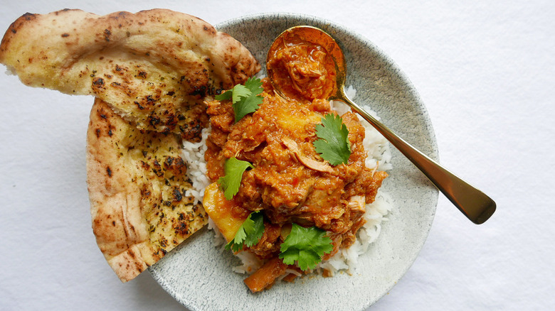  Chicken vindaloo with naan