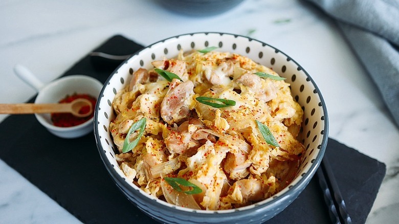 Bowl of oyakodon