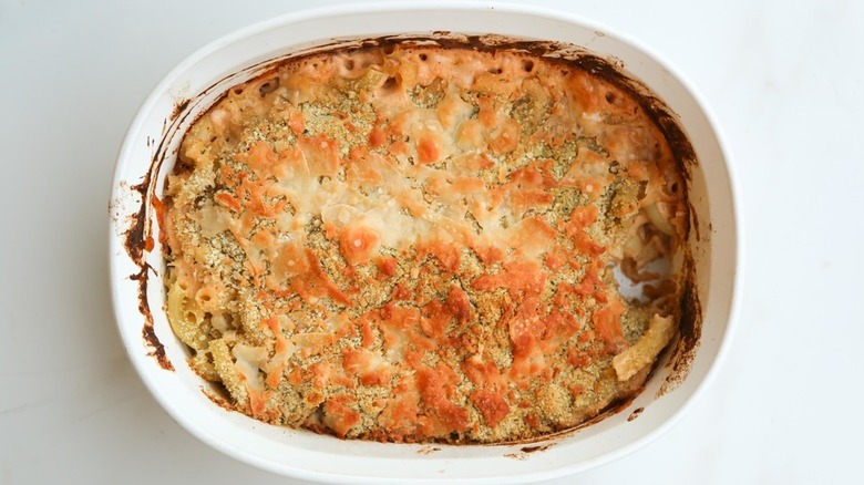 mac and cheese in oven dish