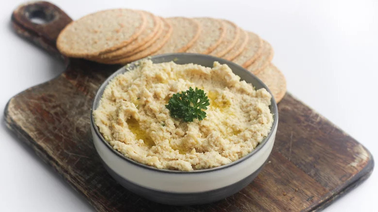 Cashew cheese and crackers