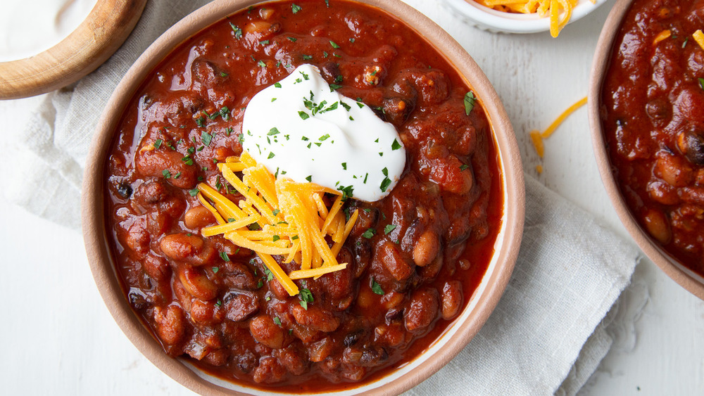 A serving of 3-bean vegetarian chili with toppings