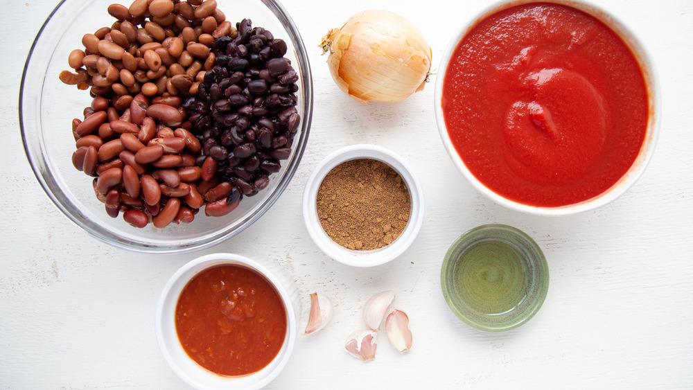 Ingredients for 3-bean vegetarian chili