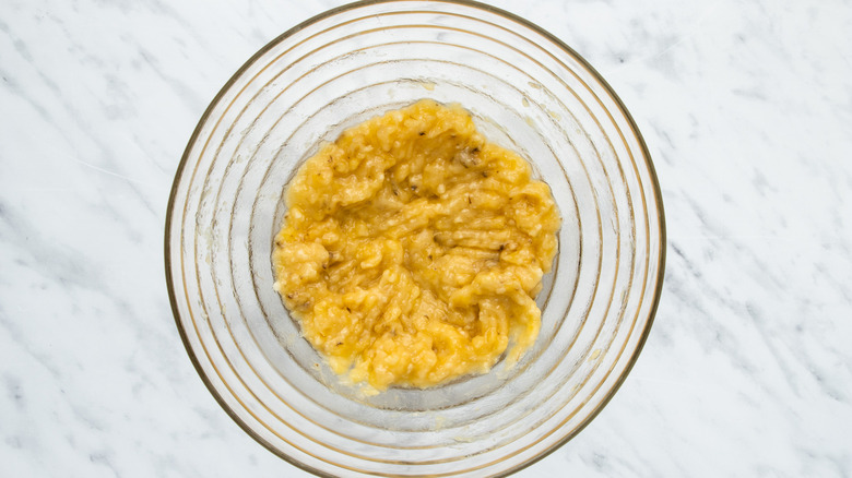 mashed banana in bowl 