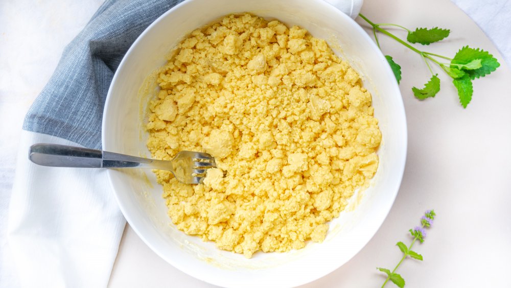 cake mix crumbles for 3-ingredient berry cobbler