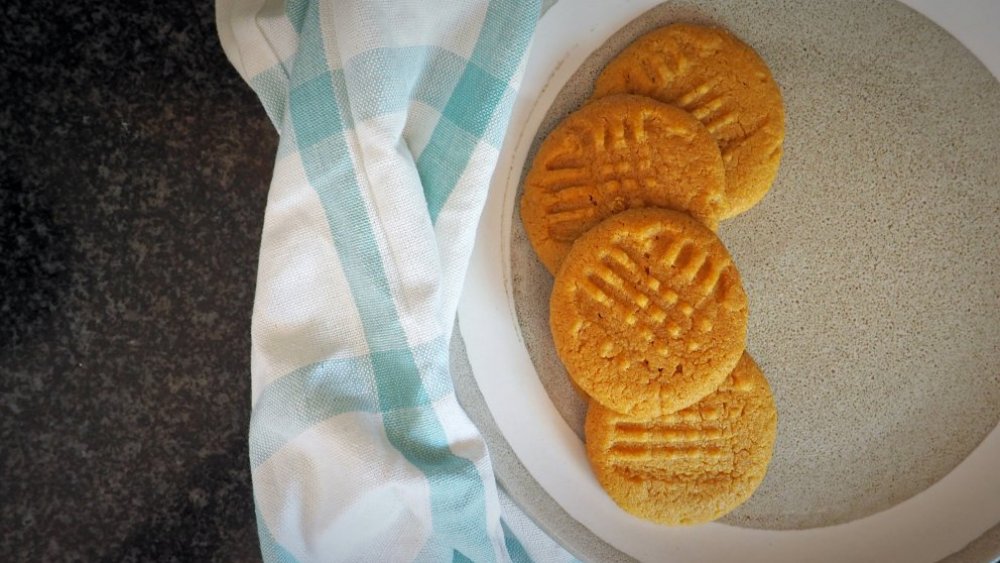 The best 3-ingredient peanut butter cookies