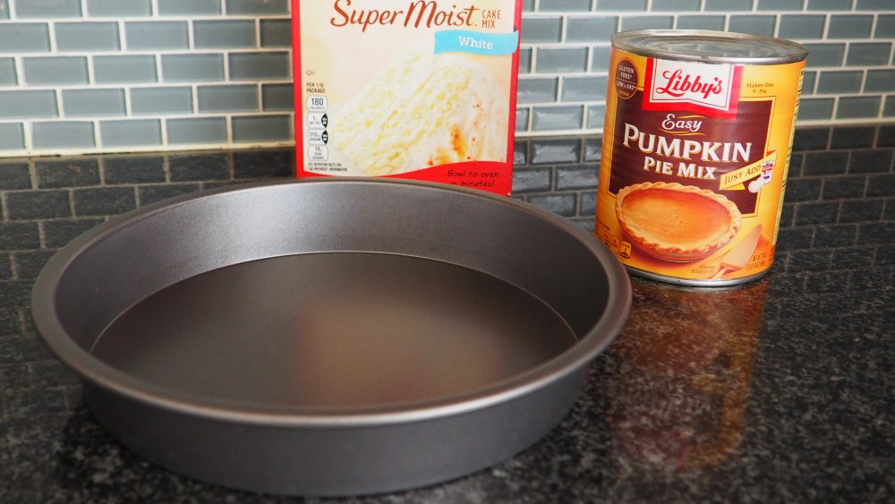 best cake pan for 3-ingredient marshmallow pumpkin cake