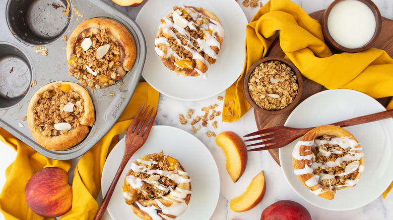 cinnamon rolls with sliced peaches