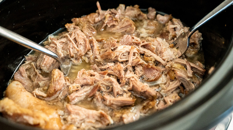 shredded pork in slow cooker