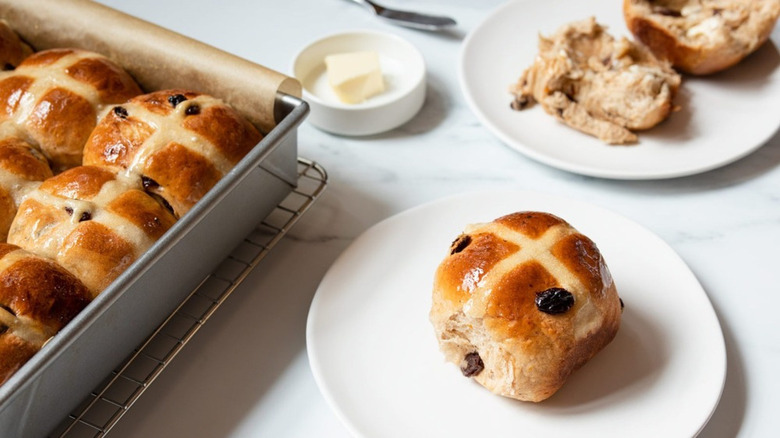 hot cross buns