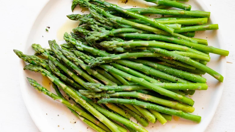 steamed asparagus on white platter