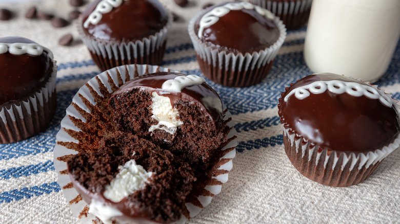 Copycat hostess cupcakes