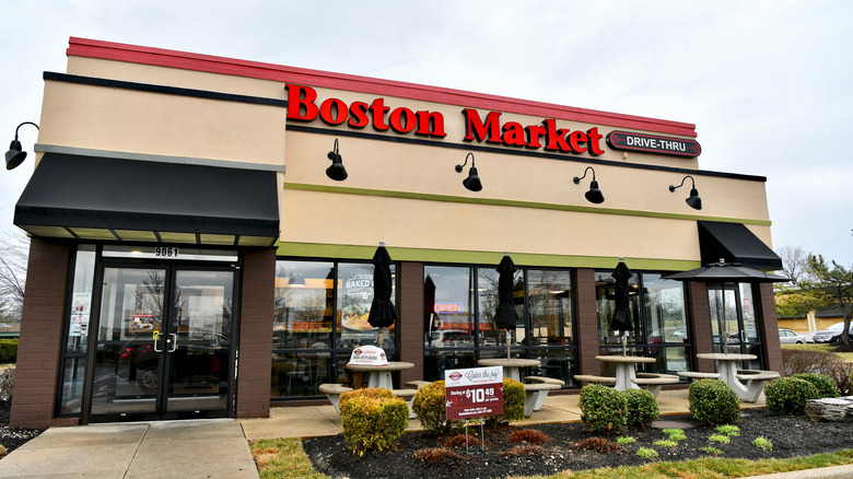 Boston Market restaurant exterior