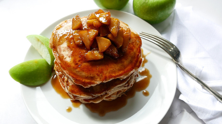  Apple Cinnamon Pancakes 