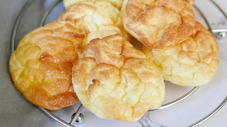 Small rounds of browned cloud bread on rack.