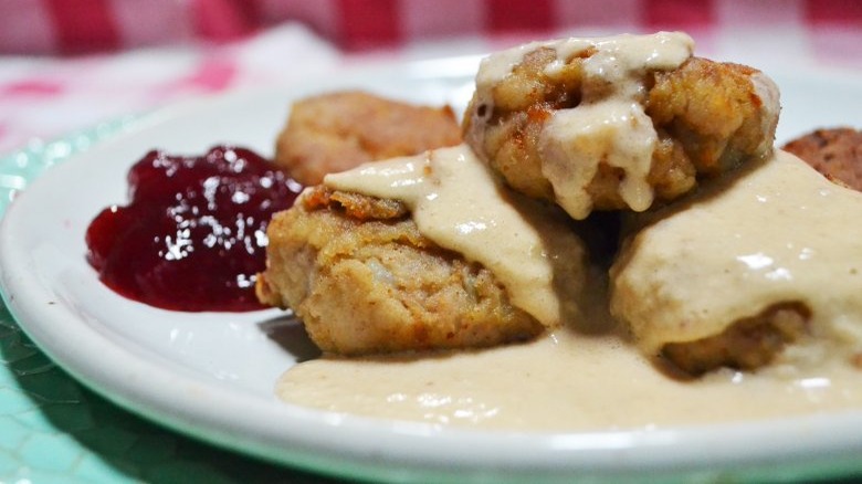 Meatballs with jelly condiment and creamy sauce