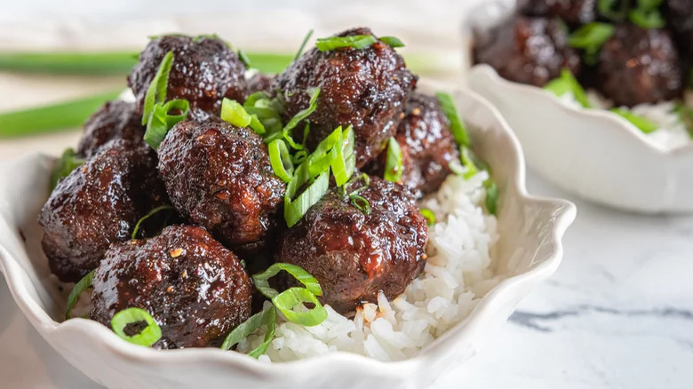 Meatballs with rice and green onions