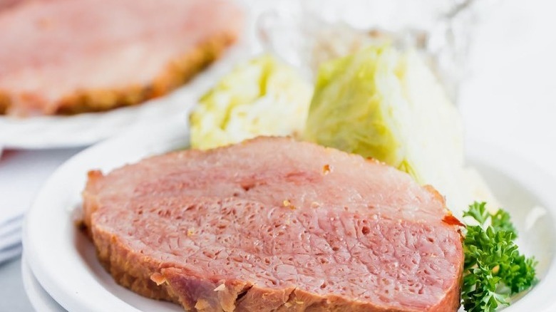 corned beef with cooked cabbage