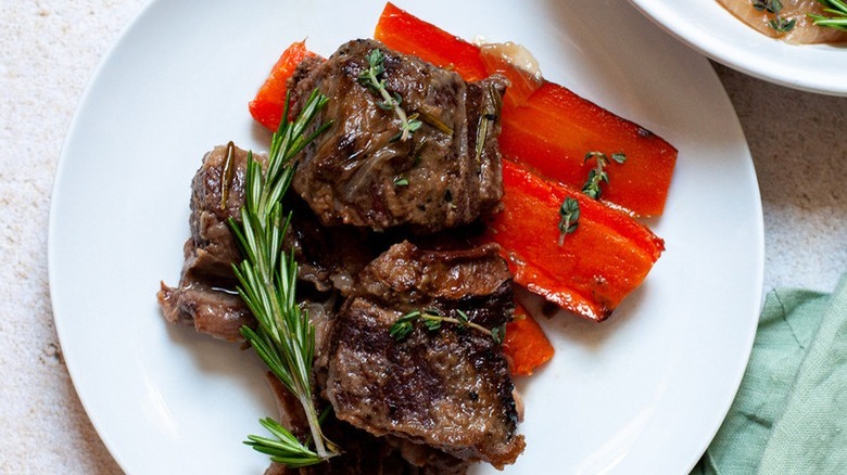 short ribs with boiled carrots