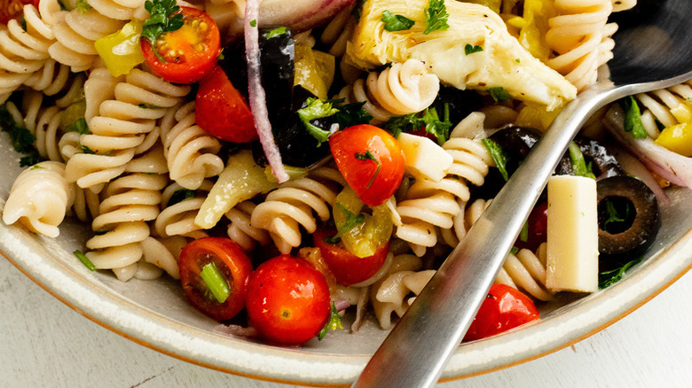 pasta salad with tomatoes
