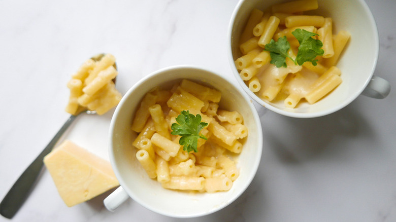 cups of pasta with parsley 