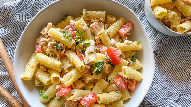 pasta with tomatoes and tuna