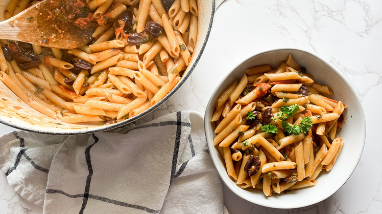 penne with tomatoes and parsley 