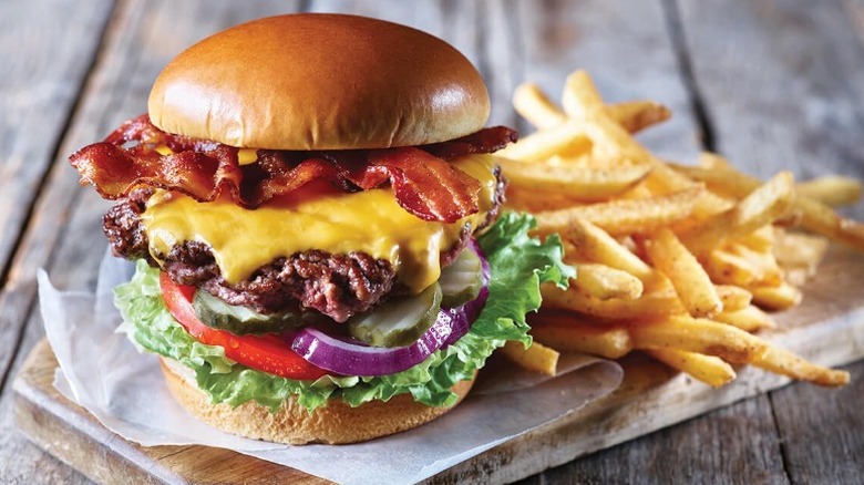 Applebee's classic bacon cheeseburger