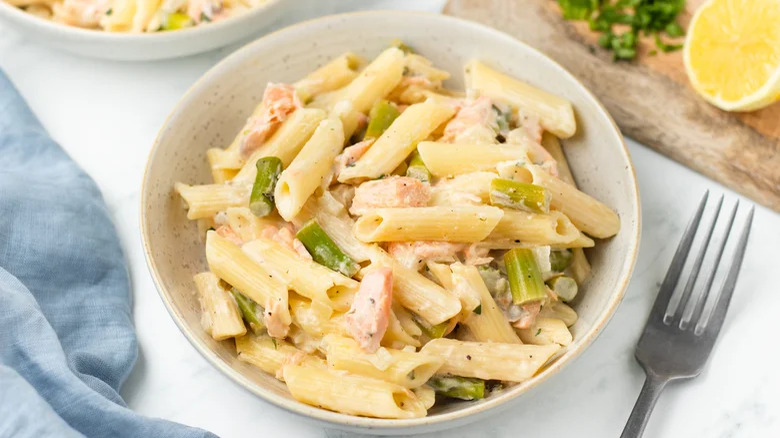 Creamy salmon pasta