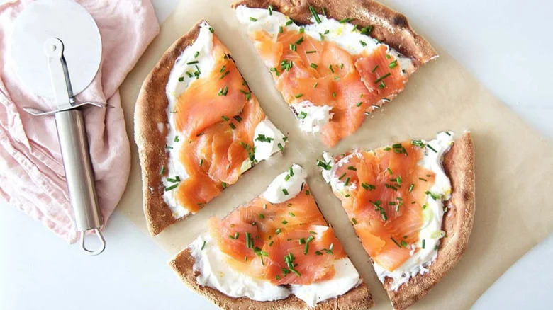 Smoked salmon pizza