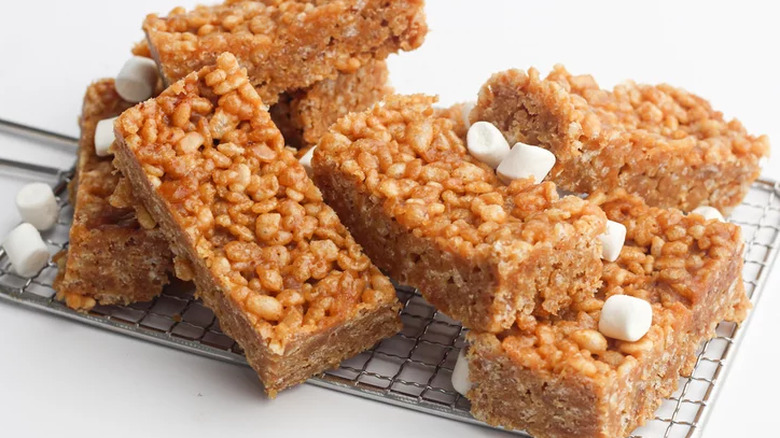 Rectangular crisped rice bars