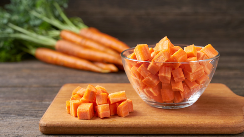 Whole carrots, bowl of carrots