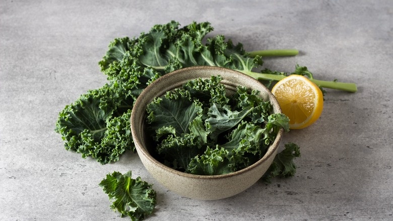 Kale leaves in bowl, lemon