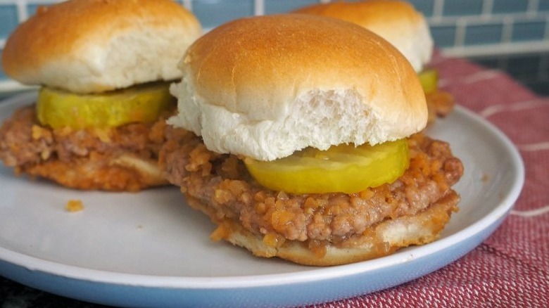 hamburger sliders with pickle chunks