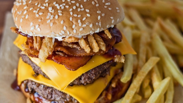 cheeseburger with onions and bacon