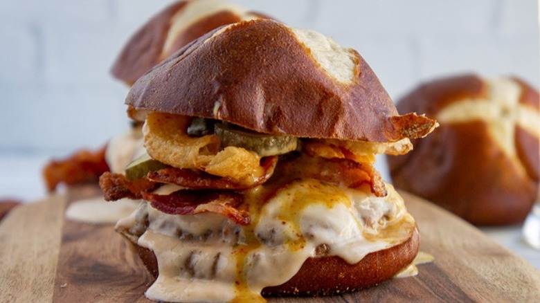 bacon cheeseburger with cheese sauce