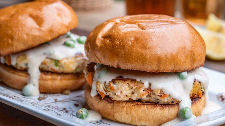 burgers with gravy and peas