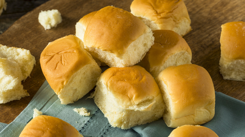 Hawaiian rolls on a blue cloth