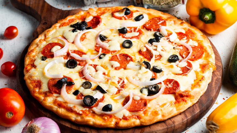 pepperoni onion olive pizza