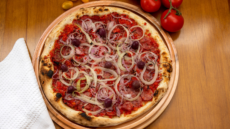 pizza with onions