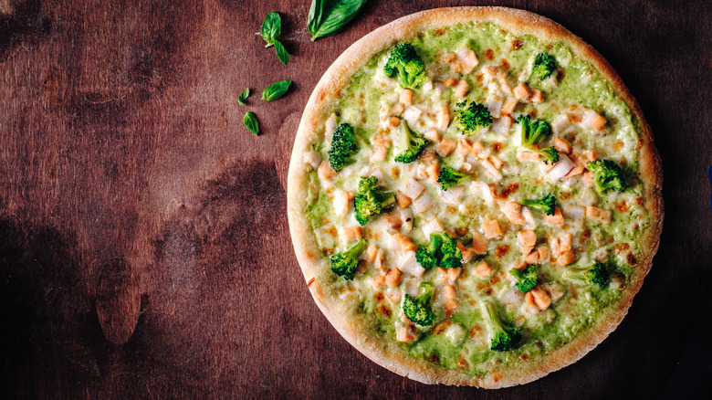 chicken pesto pizza