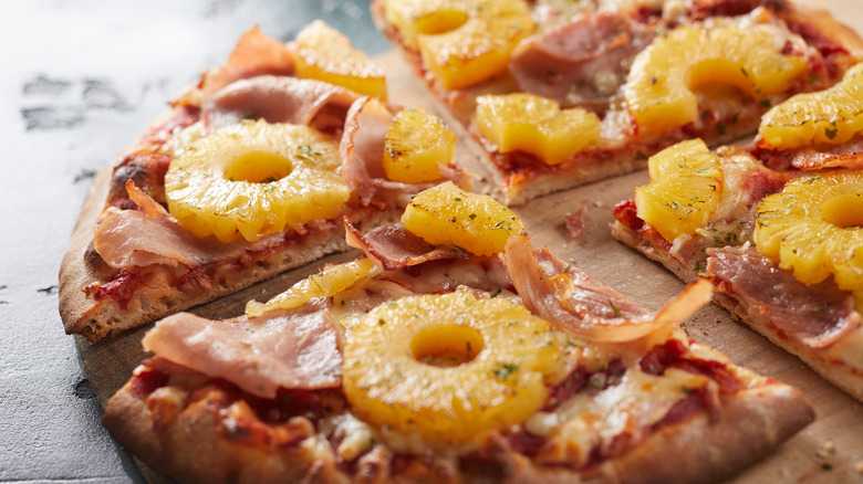 Hawaiian pizza