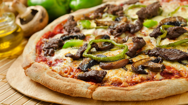 steak mushroom bell pepper pizza